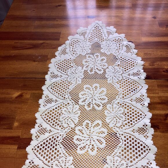 Vintage Hand Crochet Table Runner Dresser Scarf Rectangle Lace Doily Wedding - Picture 3 of 5